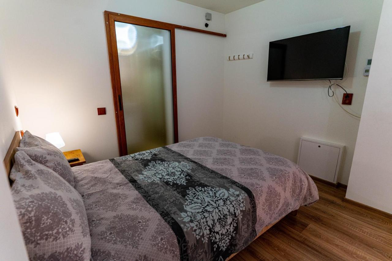 La Bebe 2 Beds Leilighet Hunedoara Eksteriør bilde